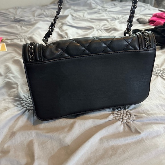 Badgley Mischka Black Quilted Crossbody Bag - Picture 3 of 4